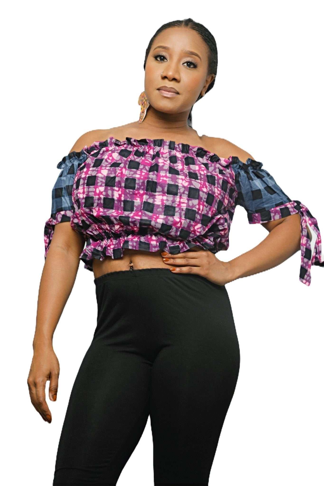 Glam Origins Ankara Crop top Tops
Ankara
100% cotton
Size: M (Items may run small and does not stretch due to nature of fabric)
Measurement: M
Light lining
Vibrant Colors
Stylish
True to roots
Bes Ankara Crop top