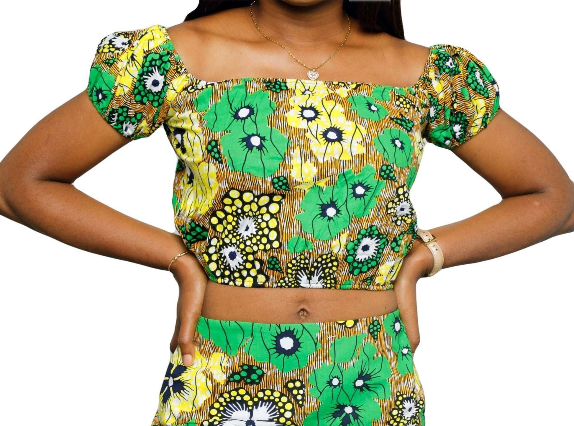 Glam Origins Ankara Crop top Tops 
Ankara 
African wax fabric
100% cotton
Size: M (Items may run small and does not stretch due to nature of fabric)
Measurement:  M
Light lining
Vibrant Colors
Stylis Ankara Crop top